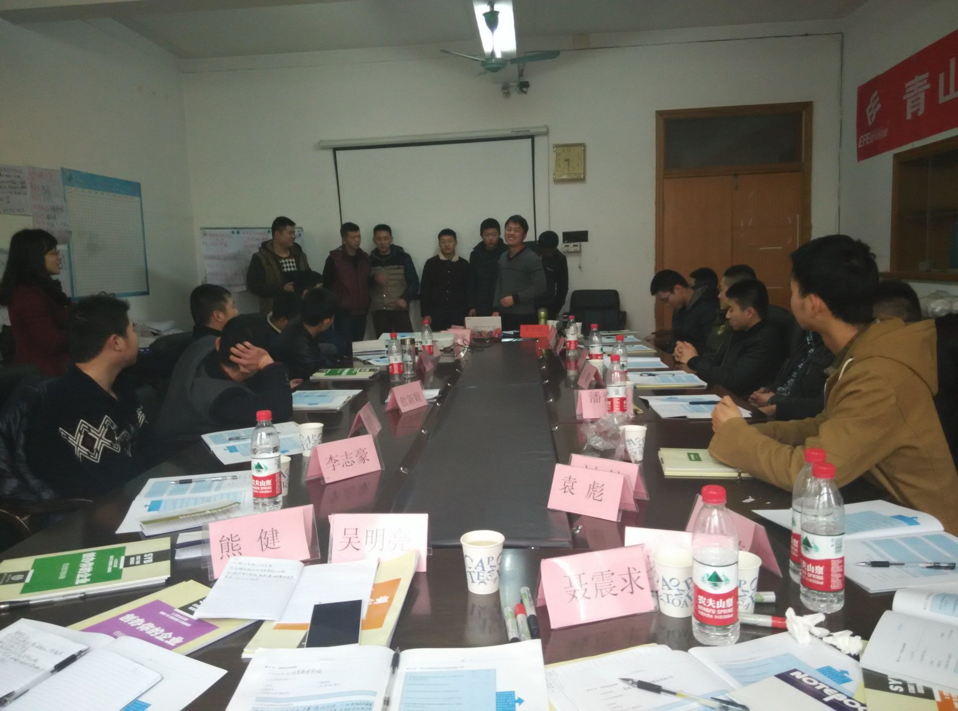 意風(fēng)創業(yè)學院總第215期暨2015青山(shān)湖(hú)區(qū)退伍軍人(rén)創業(yè)培訓班圓滿結束
