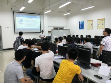 意風(fēng)教育現(xiàn)代中興通(tōng)信學院針對(duì)14級畢業(yè)生(shēng)舉辦招聘會(huì)