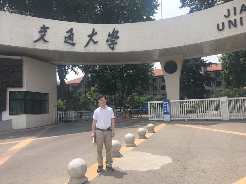 意風(fēng)教育董事(shì)長(cháng)黃(huáng)華拜望中國(guó)工(gōng)程院院士汪應洛先生(shēng)暨西(xī)安交通(tōng)大(dà)學管理(lǐ)學院學習(xí)交流