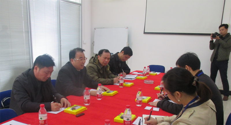 南(nán)昌市(shì)殘聯餘穎理(lǐ)事(shì)長(cháng)一(yī)行(xíng)莅臨我校(xiào)指導工(gōng)作(zuò)
